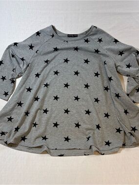 Kim & Cami Gray Star Print Women's Top